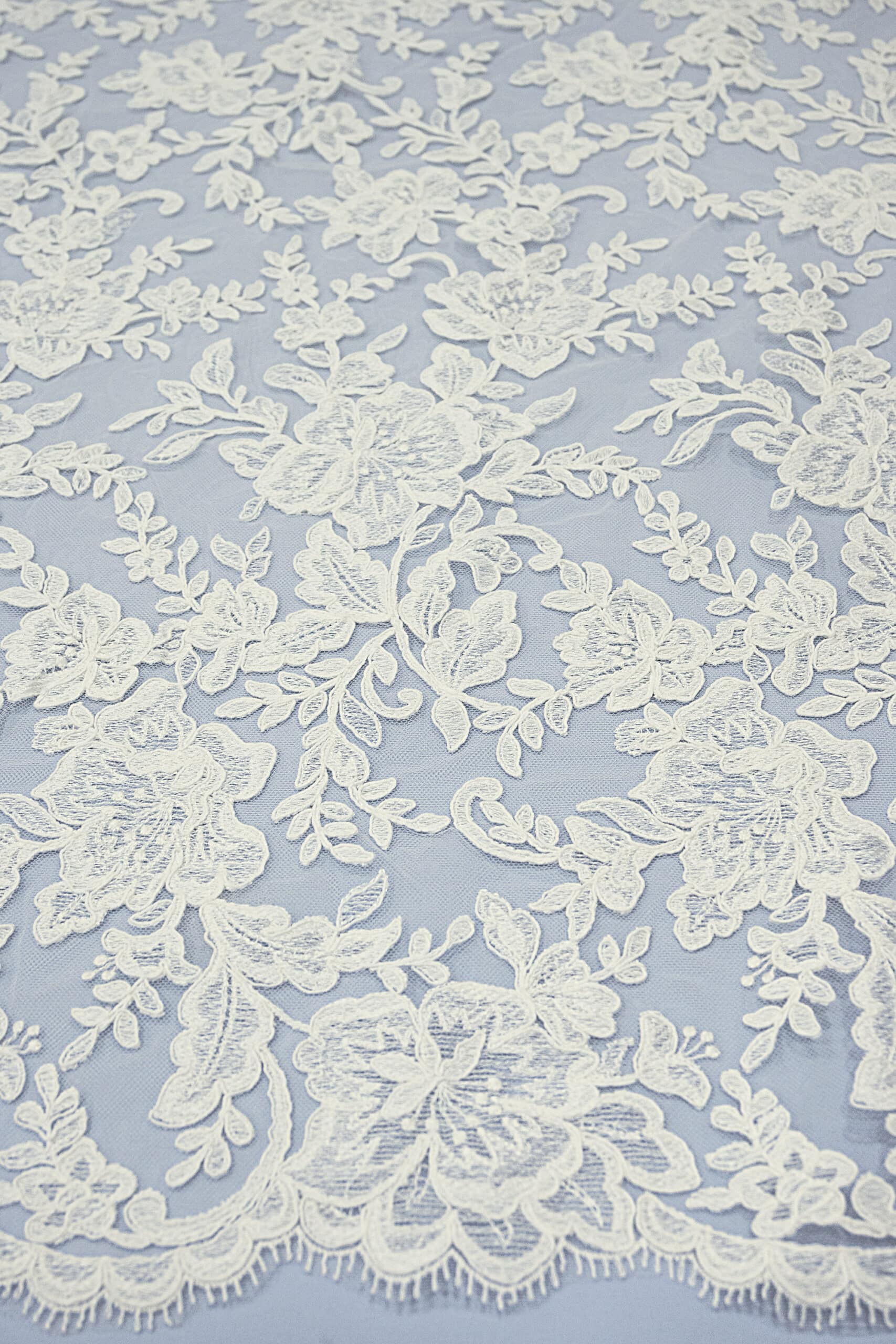 Кружево оптом: на что обращать внимание при выборе поставщика и материала